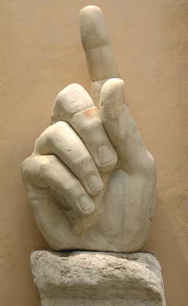 Statua colossale di Costantino: mano destra