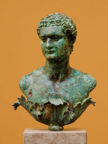 9.	Busto-ritratto di Domiziano con foglie d’acanto, Copenaghen, Ny Carlsberg Glyptotek inv.  8, bronzo. Foto: Ny Carlsberg Glyptotek, Copenaghen