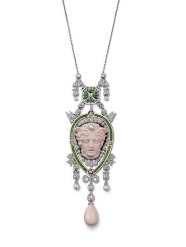 Particolare del Pendente Testa di Medusa Cartier Parigi Particolare del Pendente Testa di Medusa Cartier Parigi