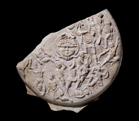  Scudo di Atena Parthenos cd. Stragford. Da Atene, Marmo pentelico, III secolo d.C., Londra, British Museum, inv. 1864,0220.18. © The Trustees of the British Museum