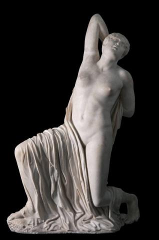 STATUA DI NIOBIDE FERITA Da Roma, presso il ninfeo degli Horti Sallustiani Marmo pario lychnites | 430 a.C. circa Roma, Museo Nazionale Romano, Palazzo Massimo STATUA DI NIOBIDE FERITA Da Roma, presso il ninfeo degli Horti Sallustiani Marmo pario lychnites | 430 a.C. circa Roma, Museo Nazionale Romano, Palazzo Massimo