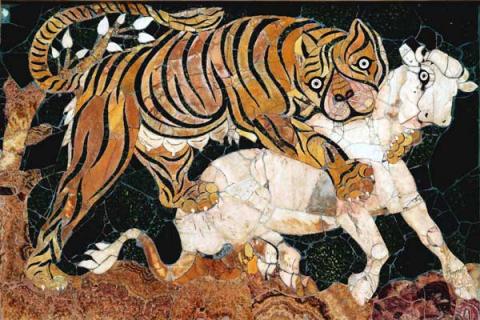Pannello in opus sectile con tigre che assale un vitello